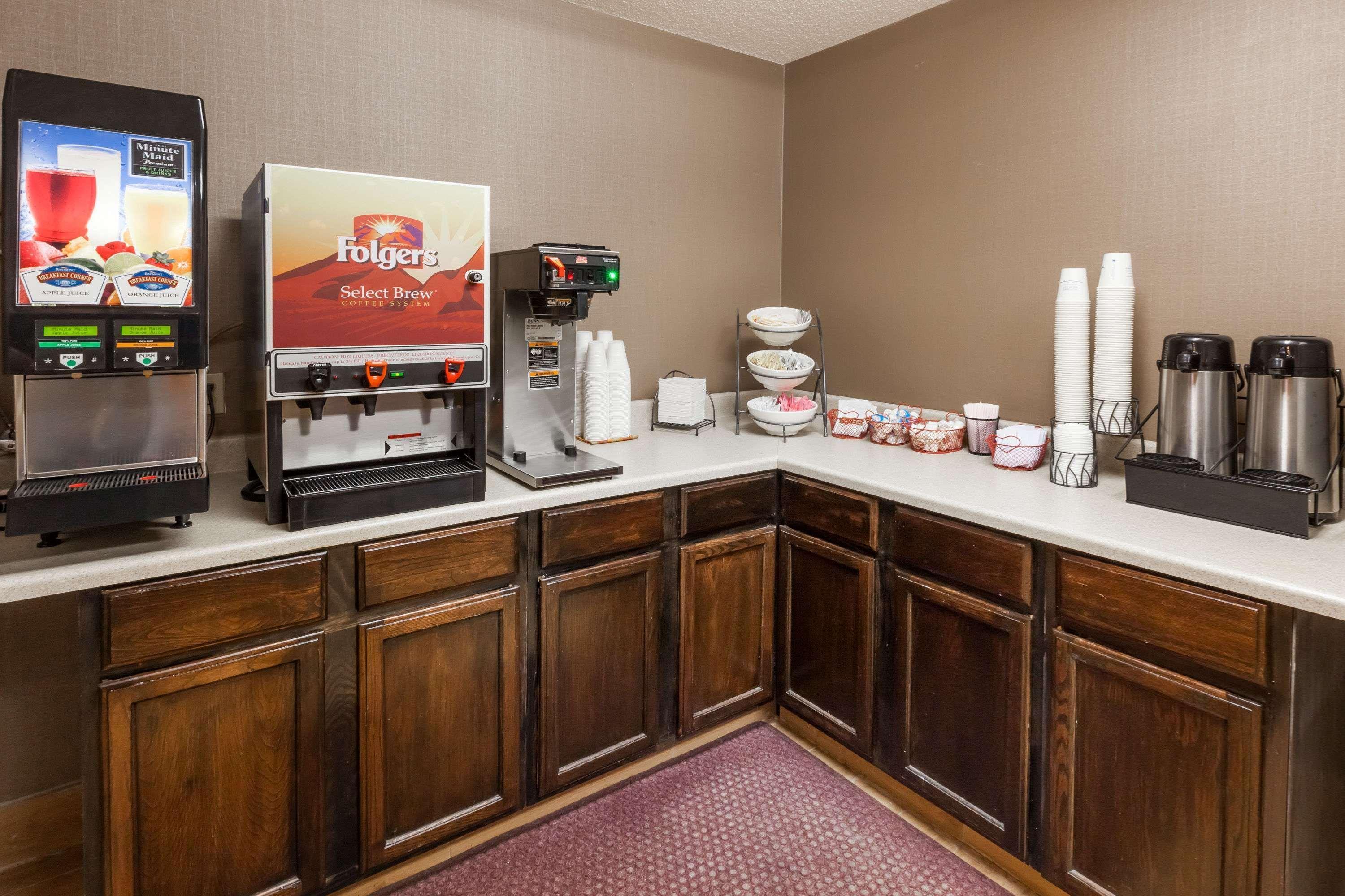 Baymont By Wyndham Gaylord Hotel Екстериор снимка