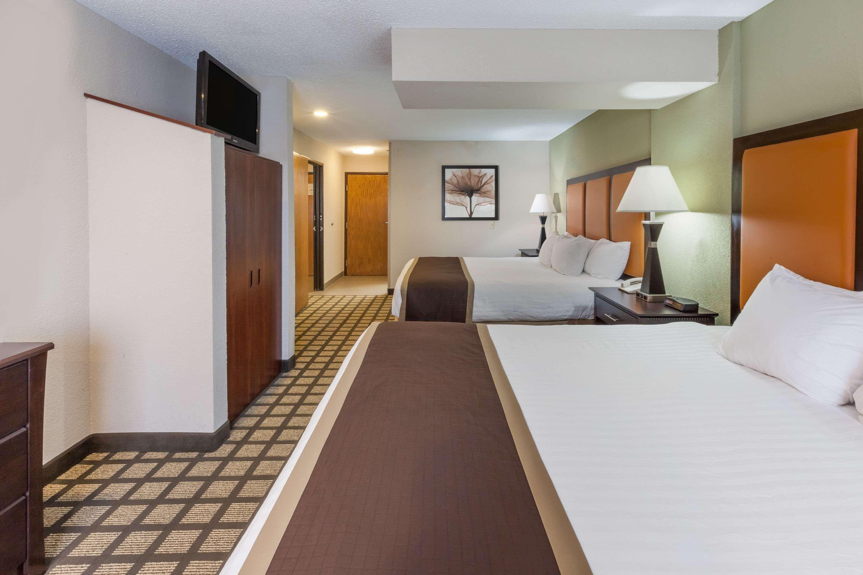 Baymont By Wyndham Gaylord Hotel Екстериор снимка