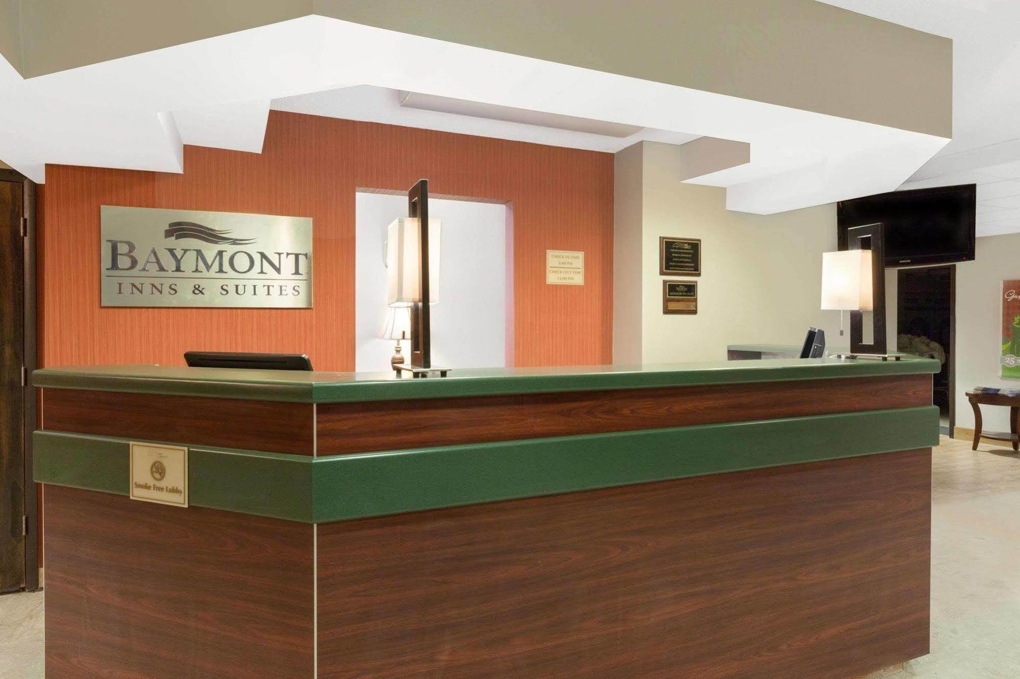 Baymont By Wyndham Gaylord Hotel Екстериор снимка