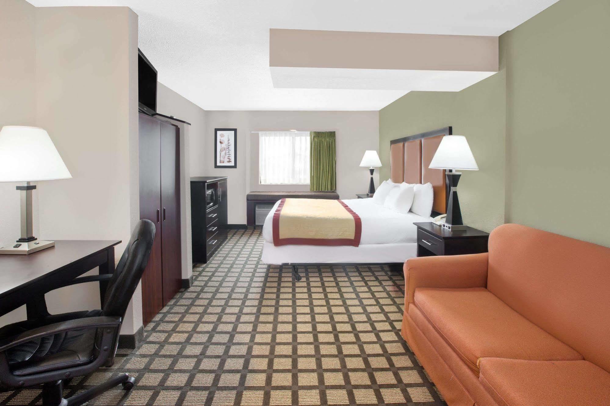Baymont By Wyndham Gaylord Hotel Екстериор снимка